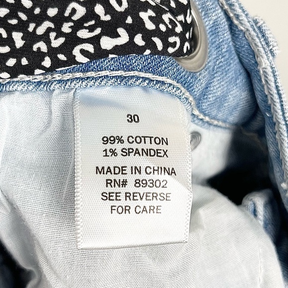 Altar’d State High Waisted Ribbon Bow Tie Denim Shorts Light Wash Distressed 30 - Picture 5 of 7